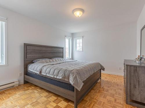 Master bedroom - 8625 Rue Odessa, Brossard, QC - Indoor Photo Showing Bedroom