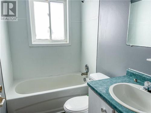 506 Lasalle Boulevard, Sudbury, ON - Indoor Photo Showing Bathroom