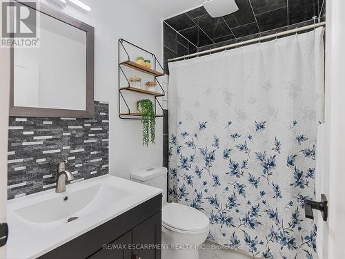 139 East 44Th St, Hamilton, ON - Indoor Photo Showing Bathroom