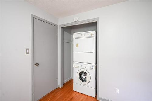 35 Prince Paul Crescent, St. Catharines, ON - Indoor Photo Showing Laundry Room