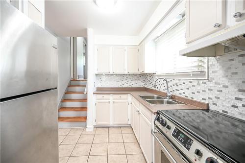 35 Prince Paul Crescent, St. Catharines, ON - Indoor Photo Showing Kitchen With Double Sink