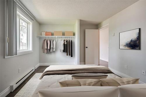 276 Eiwo Court|Unit #101, Waterloo, ON - Indoor Photo Showing Bedroom