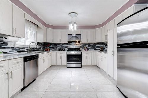 144 Solomon Crescent, Hamilton, ON - Indoor Photo Showing Kitchen With Upgraded Kitchen