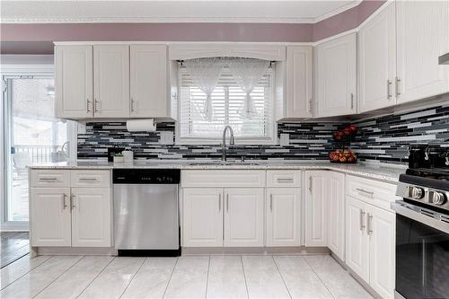 144 Solomon Crescent, Hamilton, ON - Indoor Photo Showing Kitchen With Upgraded Kitchen