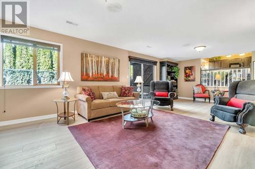 2463 Irvine Ave, Merritt, BC - Indoor Photo Showing Living Room