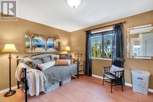 2463 Irvine Ave, Merritt, BC - Indoor Photo Showing Bedroom