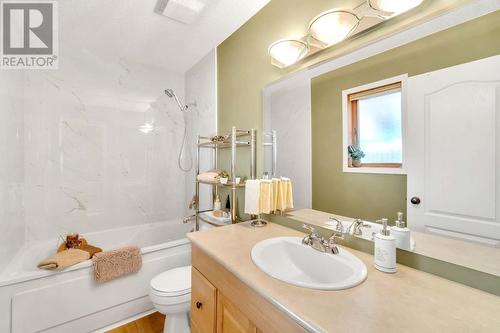2463 Irvine Ave, Merritt, BC - Indoor Photo Showing Bathroom