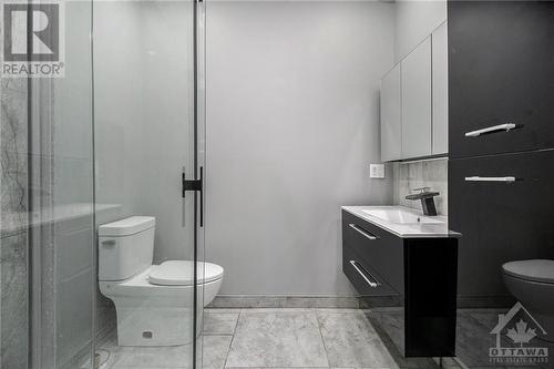 698 Cooper Street, Ottawa, ON - Indoor Photo Showing Bathroom