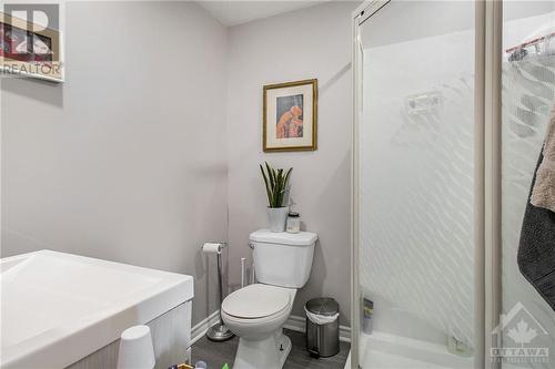 698 Cooper Street, Ottawa, ON - Indoor Photo Showing Bathroom