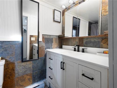 12-8895 West Coast Rd, Sooke, BC - Indoor Photo Showing Bathroom