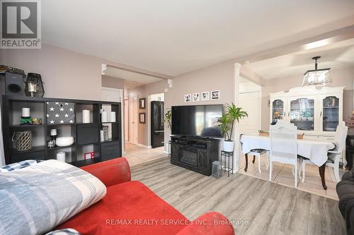 3 Brookdale Cres, Brampton, ON - Indoor Photo Showing Living Room