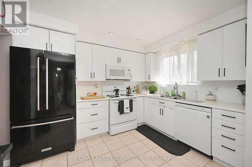 3 Brookdale Cres, Brampton, ON - Indoor Photo Showing Kitchen With Double Sink