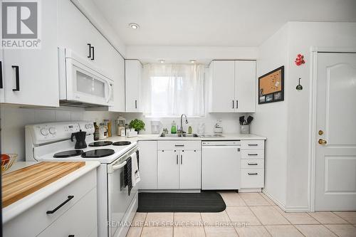 3 Brookdale Crescent, Brampton, ON - Indoor Photo Showing Kitchen