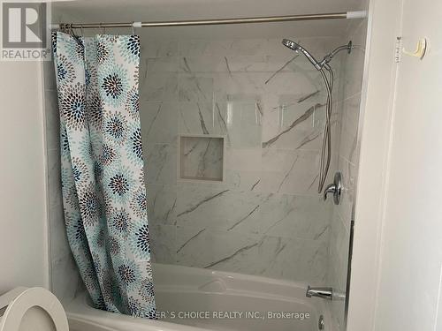 #Main -1473 Freeport Dr, Mississauga, ON - Indoor Photo Showing Bathroom