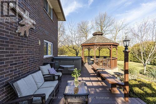 2254 Yates Crt, Oakville, ON - Outdoor With Deck Patio Veranda With Backyard
