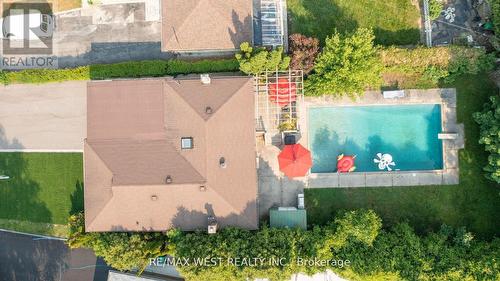 3522 The Credit Woodlands, Mississauga, ON - Outdoor With In Ground Pool