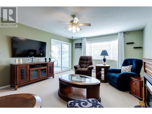 2477 Ingram Road Unit# 104, West Kelowna, BC - Indoor Photo Showing Living Room