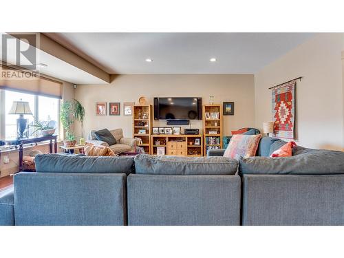 13345 Shoreline Drive, Lake Country, BC - Indoor Photo Showing Living Room