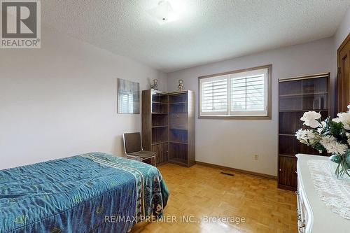 136 Villa Park Drive, Vaughan, ON - Indoor Photo Showing Bedroom