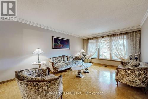 136 Villa Park Drive, Vaughan, ON - Indoor Photo Showing Living Room