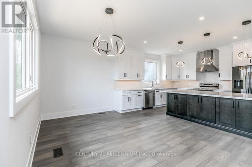 18 Lakeshore Rd, Wasaga Beach, ON - Indoor Photo Showing Kitchen With Upgraded Kitchen