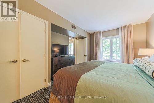 2446-47 - 90 Highland Drive, Oro-Medonte, ON - Indoor Photo Showing Bedroom