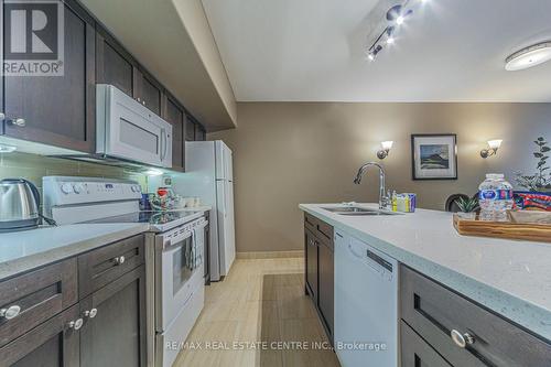 2446-47 - 90 Highland Drive, Oro-Medonte, ON - Indoor Photo Showing Kitchen With Double Sink