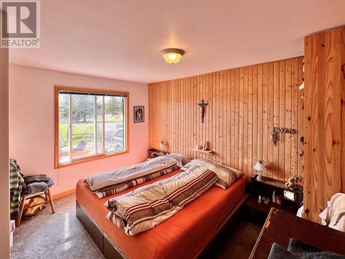 7115 Connie Road, Bridge Lake, BC - Indoor Photo Showing Bedroom