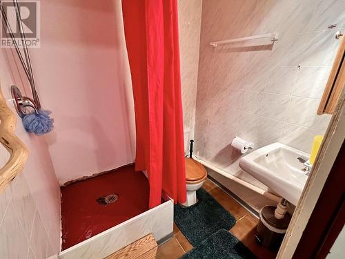 7115 Connie Road, Bridge Lake, BC - Indoor Photo Showing Bathroom