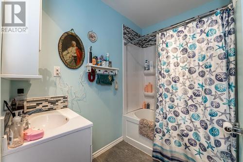 1677 8Th Avenue, Prince George, BC - Indoor Photo Showing Bathroom