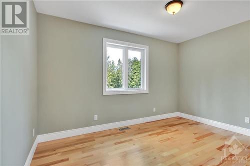 701 Mcfarlane Road, Oxford Mills, ON - Indoor Photo Showing Other Room