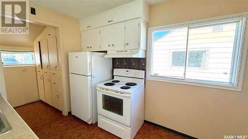 761 4Th Street E, Prince Albert, SK - Indoor Photo Showing Kitchen With Double Sink