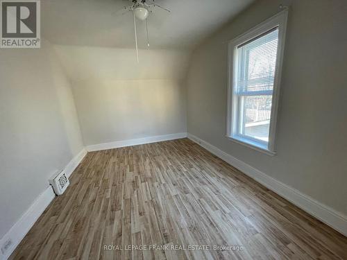 #1&2 -5 Sussex St N, Kawartha Lakes, ON - Indoor Photo Showing Other Room