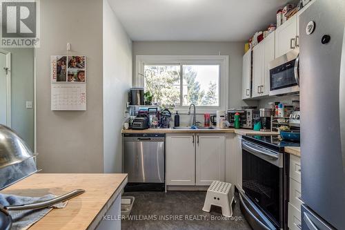 #32 -1440 Garth St, Hamilton, ON - Indoor Photo Showing Kitchen With Double Sink
