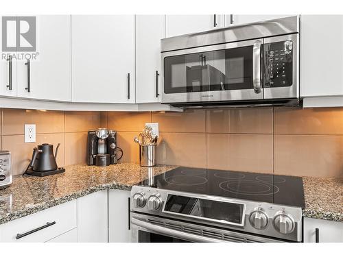 7343 Okanagan Landing Road Unit# 1319, Vernon, BC - Indoor Photo Showing Kitchen With Upgraded Kitchen