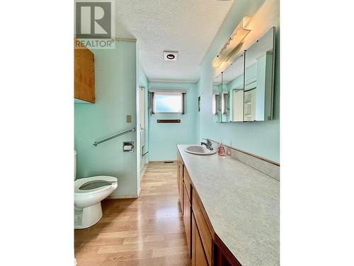 1950 27 Avenue Ne, Salmon Arm, BC - Indoor Photo Showing Bathroom