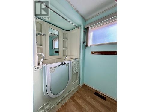 1950 27 Avenue Ne, Salmon Arm, BC - Indoor Photo Showing Laundry Room