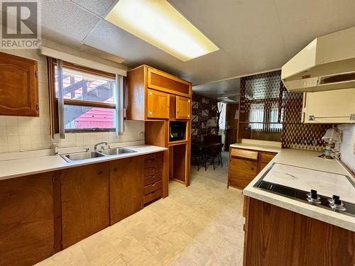 1950 27 Avenue Ne, Salmon Arm, BC - Indoor Photo Showing Kitchen With Double Sink