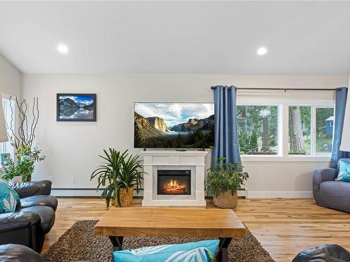 1840 Serenity Pl, Nanoose Bay, BC - Indoor Photo Showing Living Room With Fireplace
