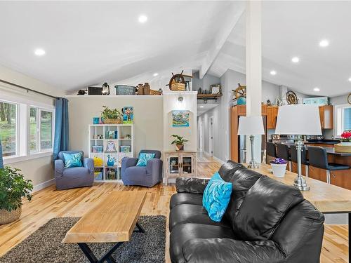 1840 Serenity Pl, Nanoose Bay, BC - Indoor Photo Showing Living Room