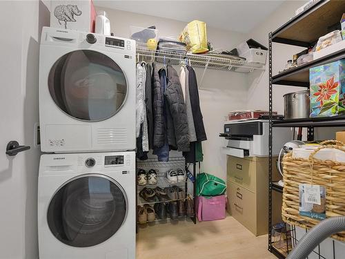 408-1301 Hillside Ave, Victoria, BC - Indoor Photo Showing Laundry Room