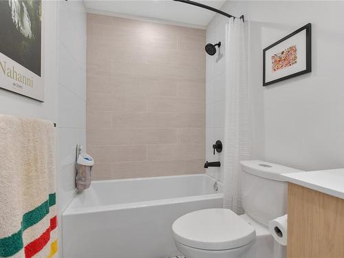 408-1301 Hillside Ave, Victoria, BC - Indoor Photo Showing Bathroom