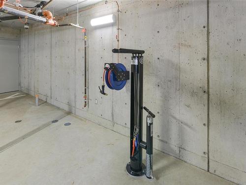 408-1301 Hillside Ave, Victoria, BC - Indoor Photo Showing Garage