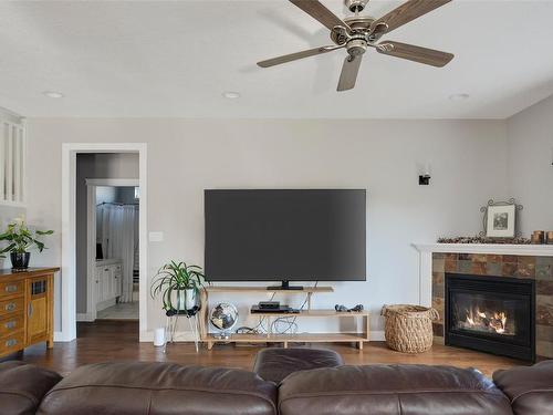 4249 Oakview Pl, Saanich, BC - Indoor Photo Showing Living Room With Fireplace