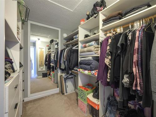 4249 Oakview Pl, Saanich, BC - Indoor With Storage