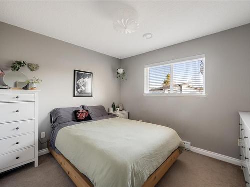 4249 Oakview Pl, Saanich, BC - Indoor Photo Showing Bedroom
