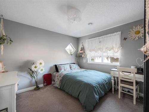 4249 Oakview Pl, Saanich, BC - Indoor Photo Showing Bedroom