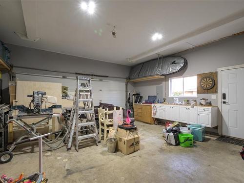 4249 Oakview Pl, Saanich, BC - Indoor Photo Showing Garage