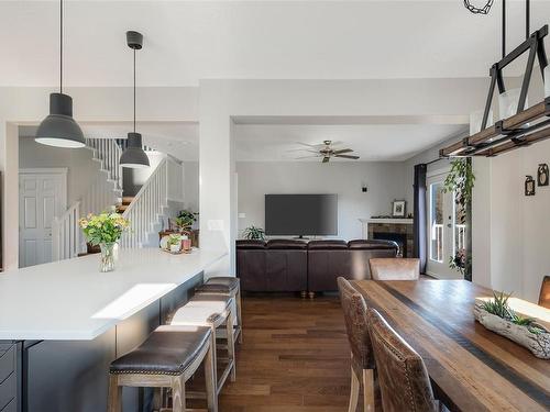 4249 Oakview Pl, Saanich, BC - Indoor Photo Showing Dining Room