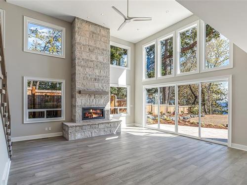 3560 Bonnie Dr, Nanaimo, BC - Indoor With Fireplace
